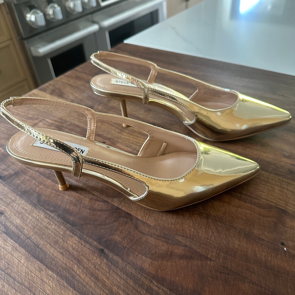 Steve Madden Metallic Gold Pointed Heels